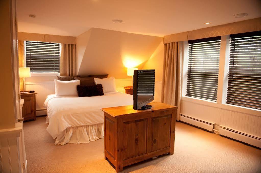 Auberge Sous L'Edredon B&B Saint-Sauveur-des-Monts 外观 照片