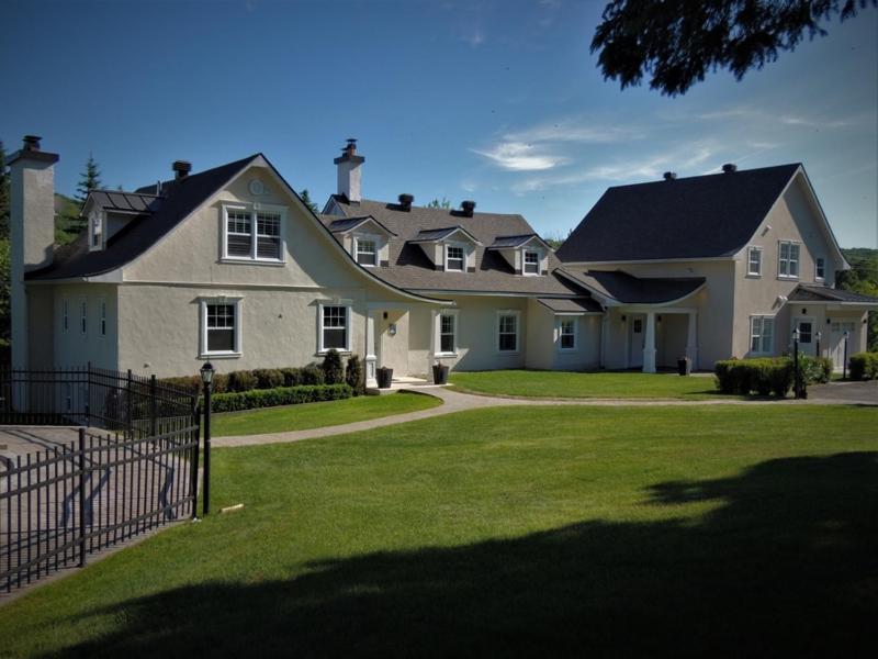Auberge Sous L'Edredon B&B Saint-Sauveur-des-Monts 外观 照片