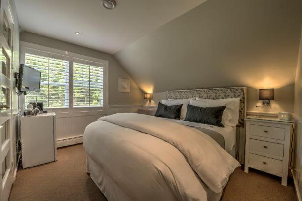 Auberge Sous L'Edredon B&B Saint-Sauveur-des-Monts 外观 照片